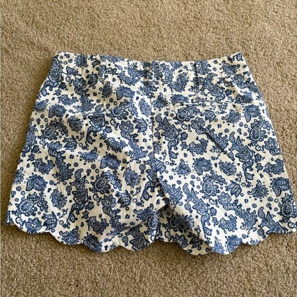 J. McLaughlin Petal Scalloped Shorts Blue White Bandana Paisley Print 6 (31) - Picture 6 of 12